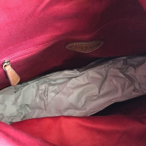 Beautiful and stunning burn red Fossil crossbody. - Picture 6 of 8